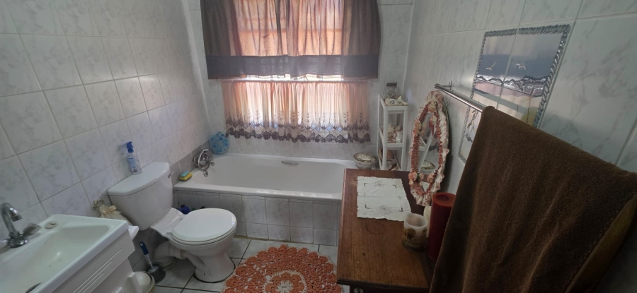 3 Bedroom Property for Sale in Kannoniers Park North West